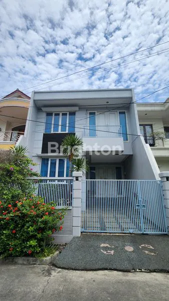 image RUMAH DUA SETENGAH LANTAI DI KOMPLEK GRAWISA JAKARTA BARAT  (1)