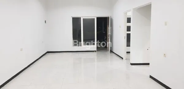 image RUMAH TERAWAT 1 LANTAI PERBATASAN SURABAYA WARU (1)