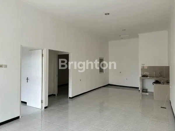 image RUMAH TERAWAT 1 LANTAI PERBATASAN SURABAYA WARU (3)