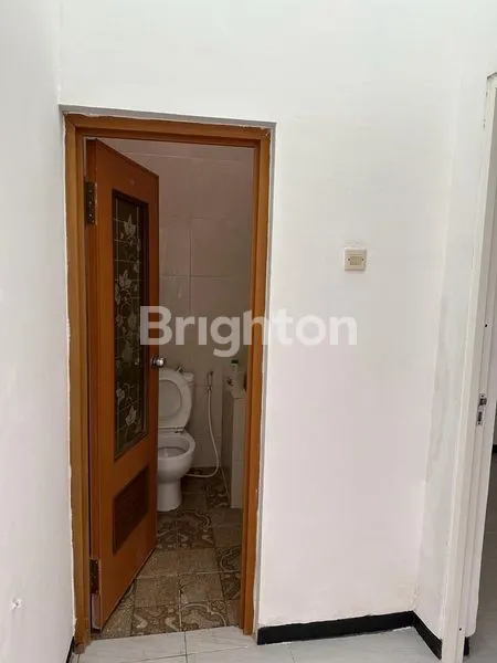 image RUMAH TERAWAT 1 LANTAI PERBATASAN SURABAYA WARU (4)