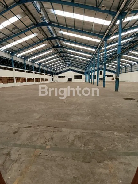 image DISEWAKAN GEDUNG DENGAN GUDANG DI JAKARTA, HANYA 1KM DARI WHOOSH KAI JAKARTA (2)