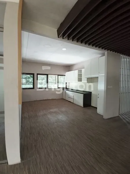 image DISEWAKAN GEDUNG DENGAN GUDANG DI JAKARTA, HANYA 1KM DARI WHOOSH KAI JAKARTA (6)