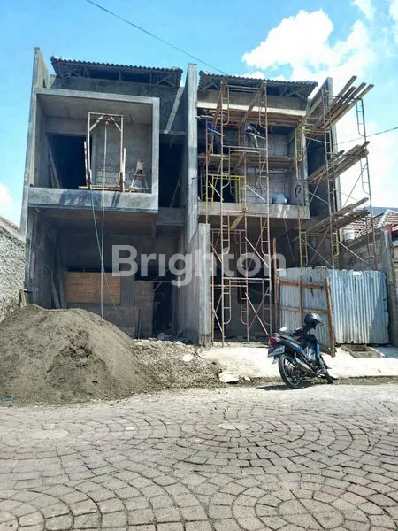 image RUMAH BARU GRESS 2 LANTAI LOKASI STRATEGIS ONE GATE SISTEM NIRWANA EKSEKUTIF (2)