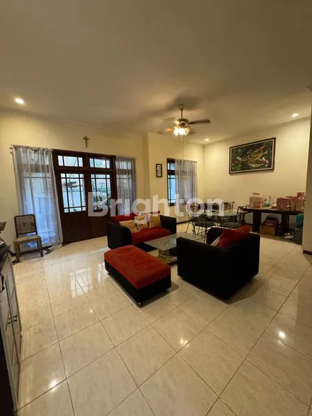 image RUMAH ASRI 2 LANTAI SIAP HUNI ONE GATE SISTEM LOKASI STRATEGIS (3)