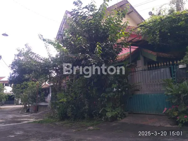 RUMAH KLASIK 2 LANTAI DEKAT KAMPUS UMM