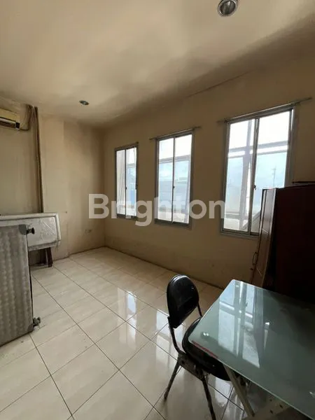 image RUKO 4 LANTAI STRATEGIS DI PINGGIR JALAN RAYA BESAR, COCOK UNTUK F&B, OFFICE, TRAVEL AGENT, RESTAURANT & INVESTASI BAGUS DI CIDENG JAKARTA PUSAT (2)