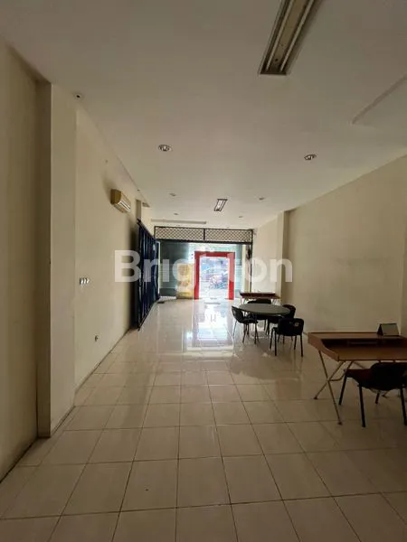 image RUKO 4 LANTAI STRATEGIS DI PINGGIR JALAN RAYA BESAR, COCOK UNTUK F&B, OFFICE, TRAVEL AGENT, RESTAURANT & INVESTASI BAGUS DI CIDENG JAKARTA PUSAT (4)
