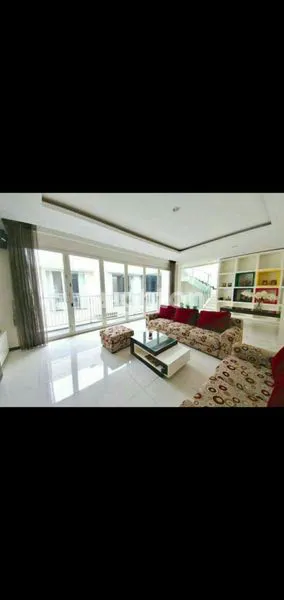 image RUMAH MEWAH 3 LANTAI PERMATA JINGGA SUHAT MALANG (1)