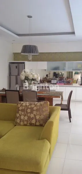 image RUMAH MEWAH 3 LANTAI PERMATA JINGGA SUHAT MALANG (2)