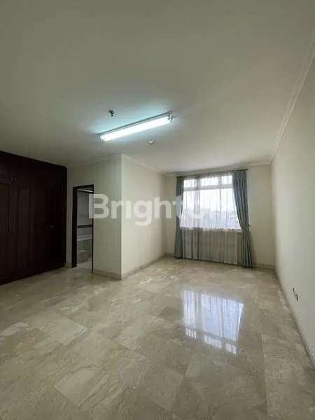 image APARTMENT STRATEGIS SEMI FURNISHED SIMPANG TIGA ANTASARI EMERALD RESIDENCE SIMATUPANG JAKARTA SELATAN (6)