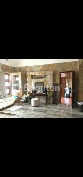 image RUMAH MEWAH BERKONSEP VILLA BALI PERUMAHAN PERMATA JINGGA SUHAT MALANG (2)