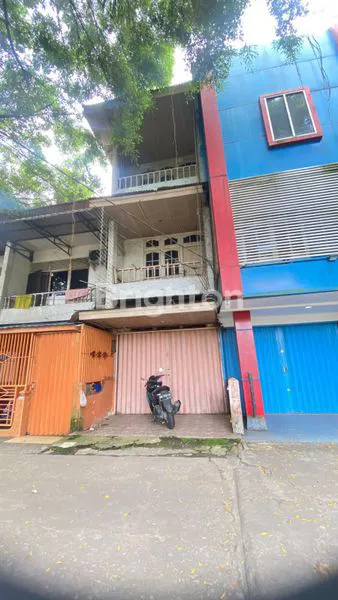 RUKO 3 LANTAI DI PUSAT PERDAGANGAN KOTA PONTIANAK