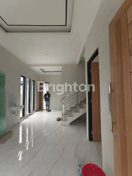 image RUMAH BARU 2 LANTAI SELANGKAH KE MERR DAN DEKAT TENGAH KOTA, BARUK UTARA (4)