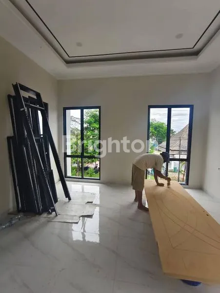 image RUMAH BARU 2 LANTAI SELANGKAH KE MERR DAN DEKAT TENGAH KOTA, BARUK UTARA (5)