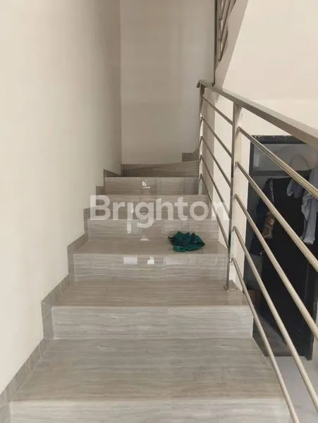 image RUMAH BARU 2 LANTAI SELANGKAH KE MERR DAN DEKAT TENGAH KOTA, BARUK UTARA (6)