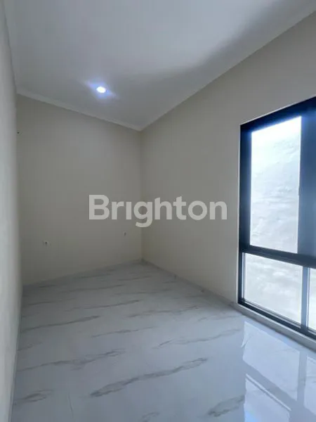 image RUMAH BARU SIAP HUNI SEMENIT DARI MERR (7)