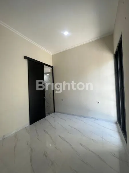 image RUMAH BARU SIAP HUNI SEMENIT DARI MERR (3)