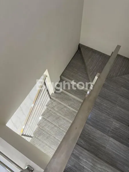 image RUMAH BARU SIAP HUNI SEMENIT DARI MERR (8)