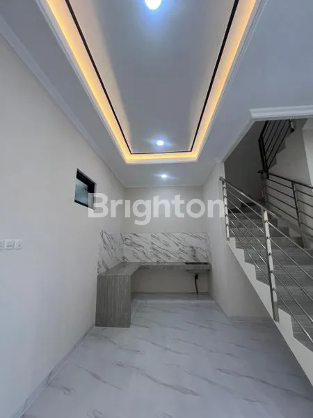 image RUMAH BARU SIAP HUNI SEMENIT DARI MERR (2)