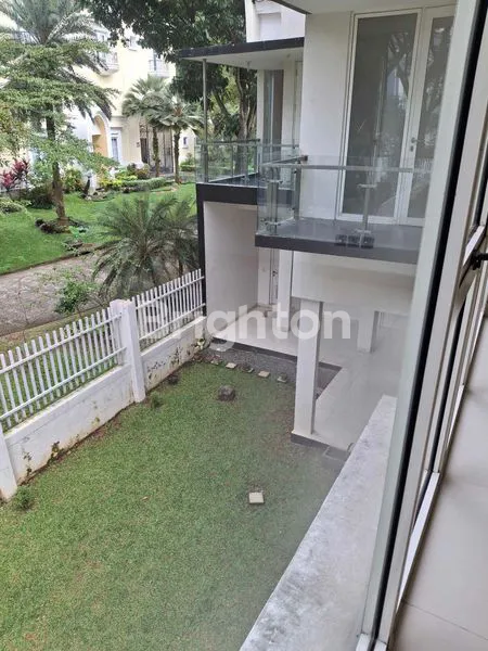 image RUMAH HOOK DI CLUSTER HILL TOP SENTUL CITY (7)