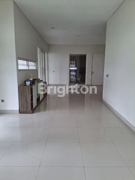 image RUMAH HOOK DI CLUSTER HILL TOP SENTUL CITY (2)