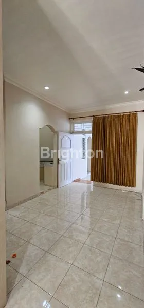 image RUMAH MEWAH 2 LANTAI DI GARDENIA ESTATE, BANYUWANGI, JAWA TIMUR (2)