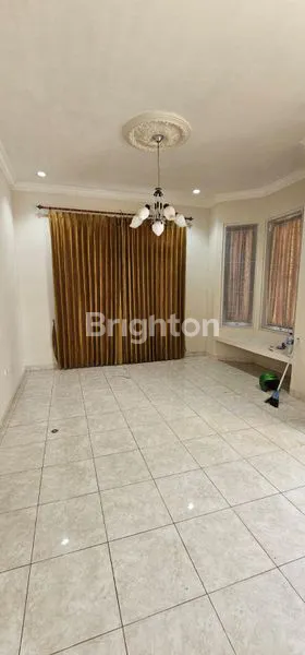 image RUMAH MEWAH 2 LANTAI DI GARDENIA ESTATE, BANYUWANGI, JAWA TIMUR (4)