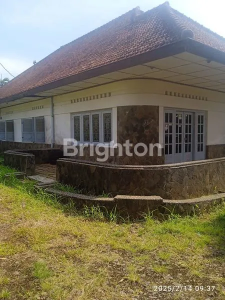 image RUMAH PENINGGALAN JAMAN BELANDA DI PUSAT KOTA CIAMIS\U2611\UFE0FKAMAR TIDUR = 8\U2611\UFE0FKAMAR MANDI = 4\U2611\UFE0FLISTRIK 1300  WATT BANGUNAN TERLETAK DI JL. R.E. MARTADINATA KOTA CIAMIS JAWA BARAT (2)