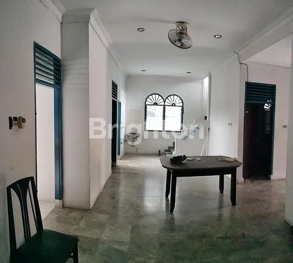 image RUMAH DENGAN BANYAK KAMAR DI SETIABUDI (2)