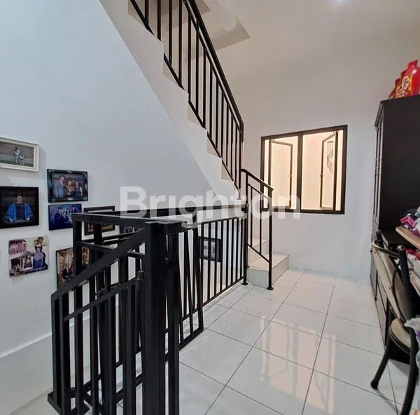 image RUMAH JELAMBAR 3 LANTAI TERAWAT 4 KAMAR ,ROW JALAN 2 MOBIL JAKARTA BARAT (2)