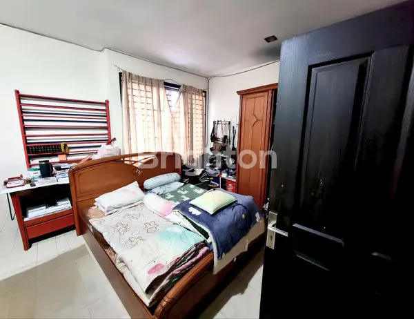 image RUMAH DENGAN TANAH LUAS DI INTI KOTA MEDAN - DAERAH BILAL KRAKATAU - HARGA BAGUS (4)