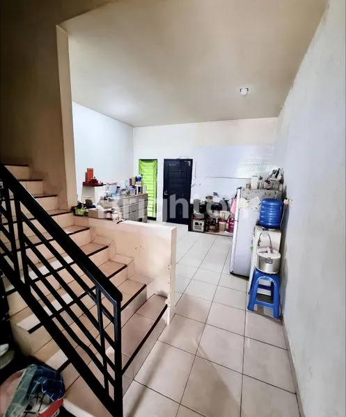 image RUMAH DENGAN TANAH LUAS DI INTI KOTA MEDAN - DAERAH BILAL KRAKATAU - HARGA BAGUS (3)