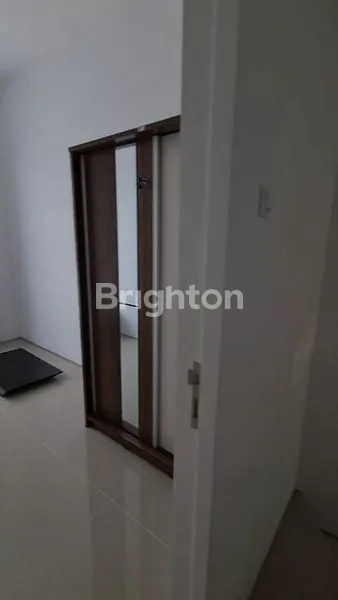 image RUMAH DI ROYAL RESIDENCE OAKWOOD INCLUDE FURNISH  (8)