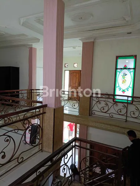 image RUMAH KLASIK DI BABATAN PRATAMA (8)