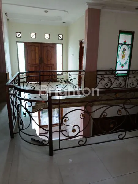 image RUMAH KLASIK DI BABATAN PRATAMA (7)