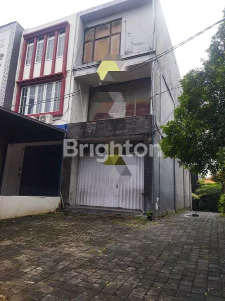 RUKO 3 LANTAI SIAP PAKAI DI LOKASI STRATEGIS PINGGIR JALAN DIPONEGORO