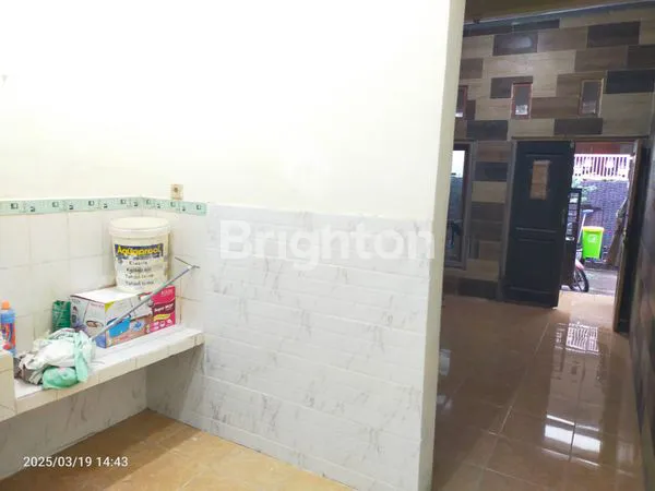 image RUMAH 2 LANTAI UNDER 500 JUTA DINDING FULL KERAMIK RANGKA GALVALUM ATAP RUMAH ROOFTOP BONUS AC LEMARI SPRING BED UKURAN BESAR (4)