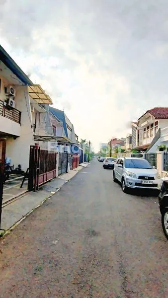 image RUMAH 2,5 LANTAI STRATEGIS & BEBAS BANJIR, DURI KEPA, JAKARTA BARAT (1)