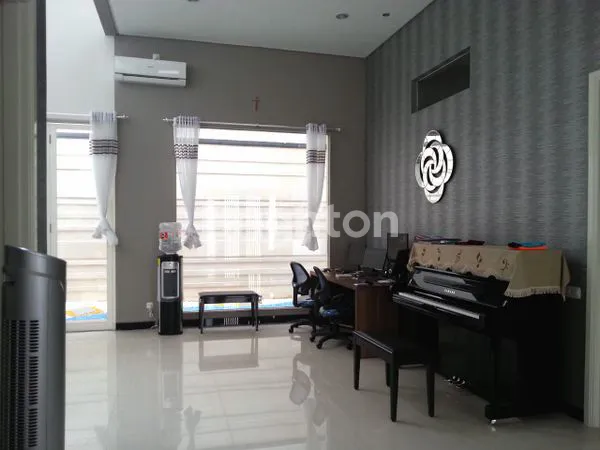 image RUMAH 2 LANTAI WATERFRONT (3)