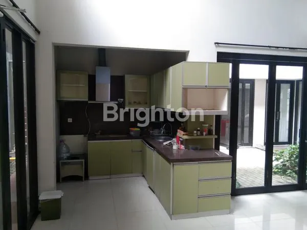 RUMAH HOOK 2 LANTAI KOTA BARU PARAHYANGAN