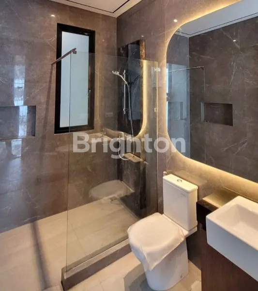 image TROPICAL HOUSE WITH WATERFALL MANYAR KERTOARDI (8)