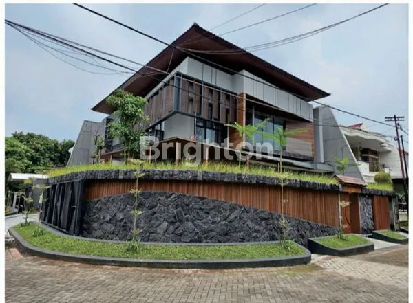 image TROPICAL HOUSE WITH WATERFALL MANYAR KERTOARDI (2)