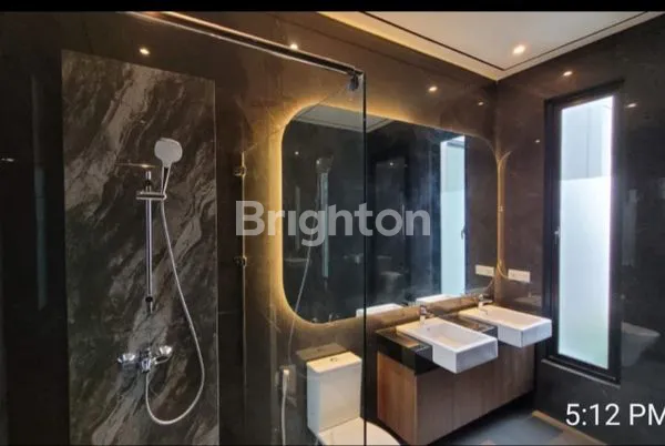 image TROPICAL HOUSE WITH WATERFALL MANYAR KERTOARDI (7)