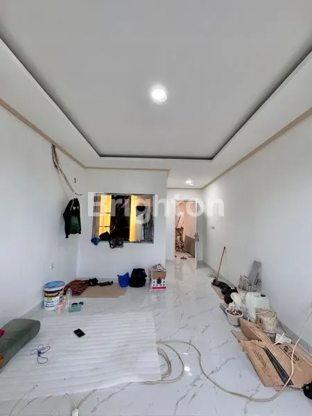 image RUMAH BARU 4 LANTAI FULL ROW 2 MOBIL LEGA DI KOMPLEK ONE GATE SYSTEM TAMAN RATU DEKAT TANJUNG DUREN (4)