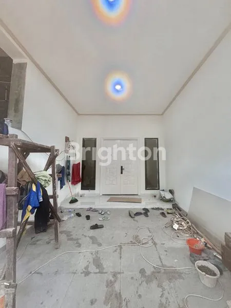 image RUMAH BARU 4 LANTAI FULL ROW 2 MOBIL LEGA DI KOMPLEK ONE GATE SYSTEM TAMAN RATU DEKAT TANJUNG DUREN (5)