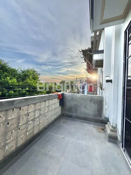 image RUMAH BARU 4 LANTAI FULL ROW 2 MOBIL LEGA DI KOMPLEK ONE GATE SYSTEM TAMAN RATU DEKAT TANJUNG DUREN (8)