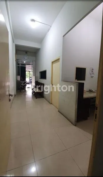 image RUKO GANDENG 3 LANTAI DI MERUYA (4)