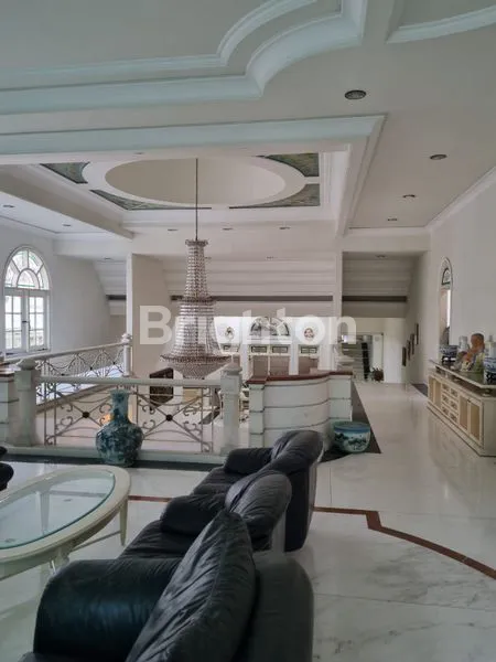 image RUMAH 2 LANTAI TERAWAT BINTANG DIPONGGO DEKAT MAYJEND SUNGKONO (5)