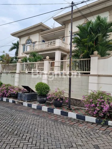 image RUMAH 2 LANTAI TERAWAT BINTANG DIPONGGO DEKAT MAYJEND SUNGKONO (3)