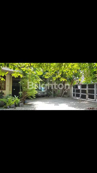 RUMAH BESAR DAN ASRI